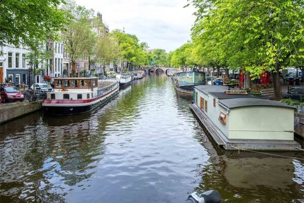 Husbåtar i Amsterdam
